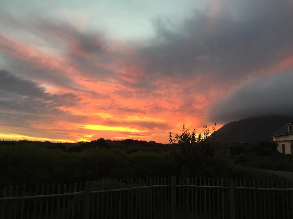 Sunset Splendour Guesthouse Noordhoek Exterior foto